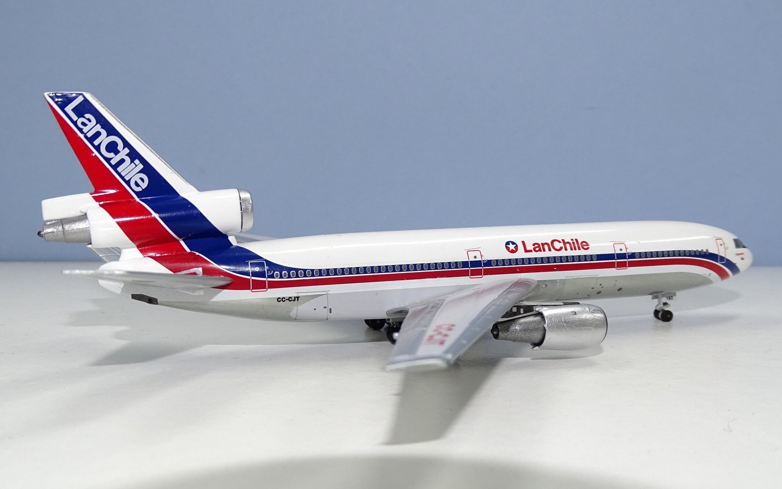 Lan-Chile McDonnell Douglas DC-10-30 CC-CJT Aeroclassics 1:400 Scale Model Airliner