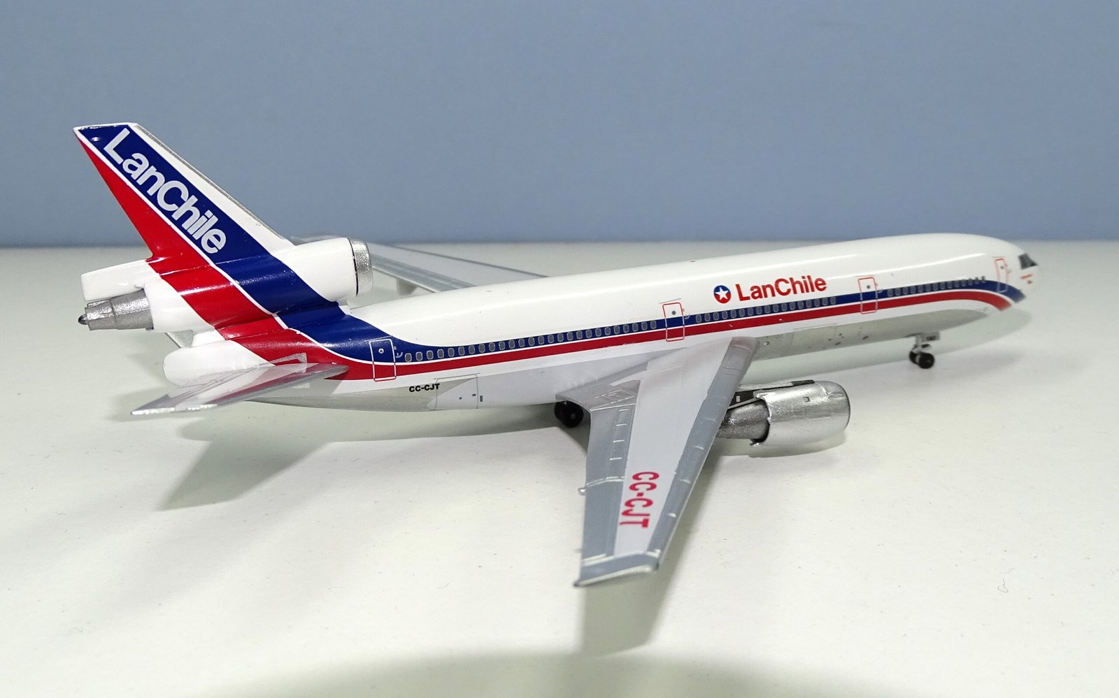 Lan-Chile McDonnell Douglas DC-10-30 CC-CJT Aeroclassics 1:400 Scale Model Airliner