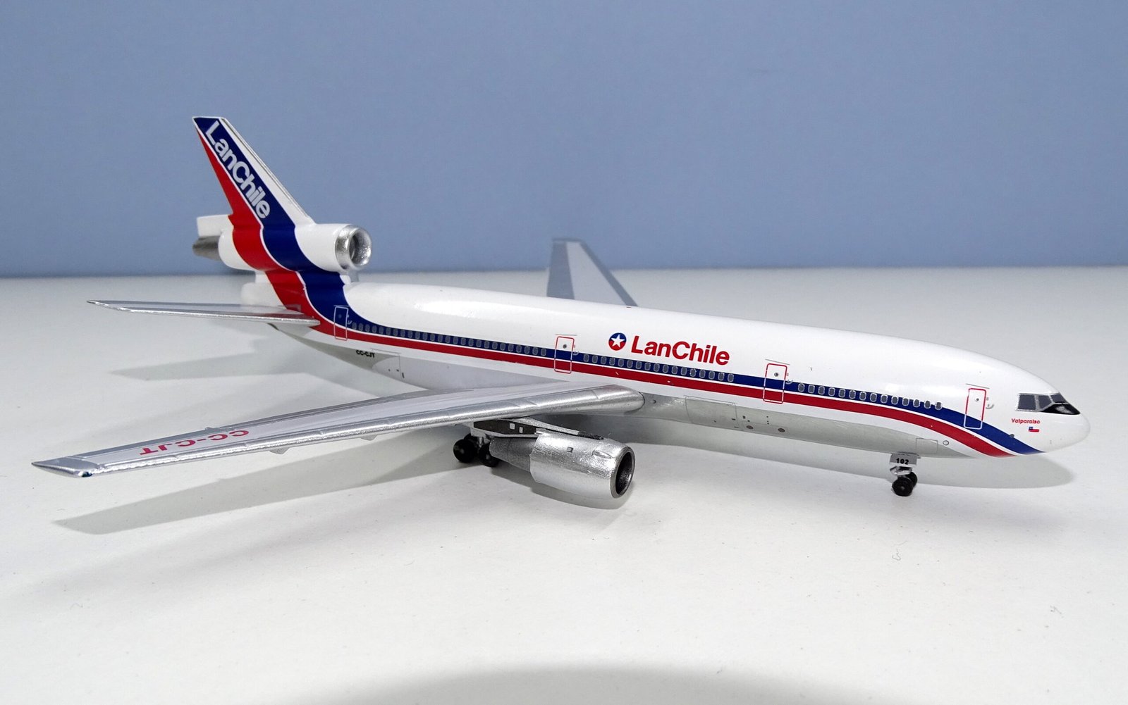 Lan-Chile McDonnell Douglas DC-10-30 CC-CJT Aeroclassics 1:400 Scale Model Airliner