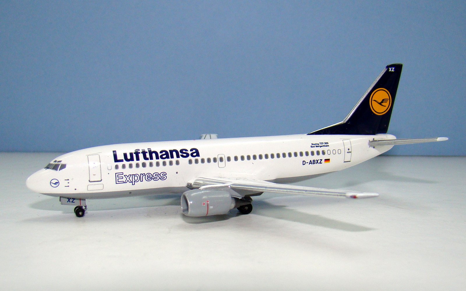 Lufthansa Express Boeing 737-330 D-ABXZ Aeroclassics 1:400 Scale Model Airliner