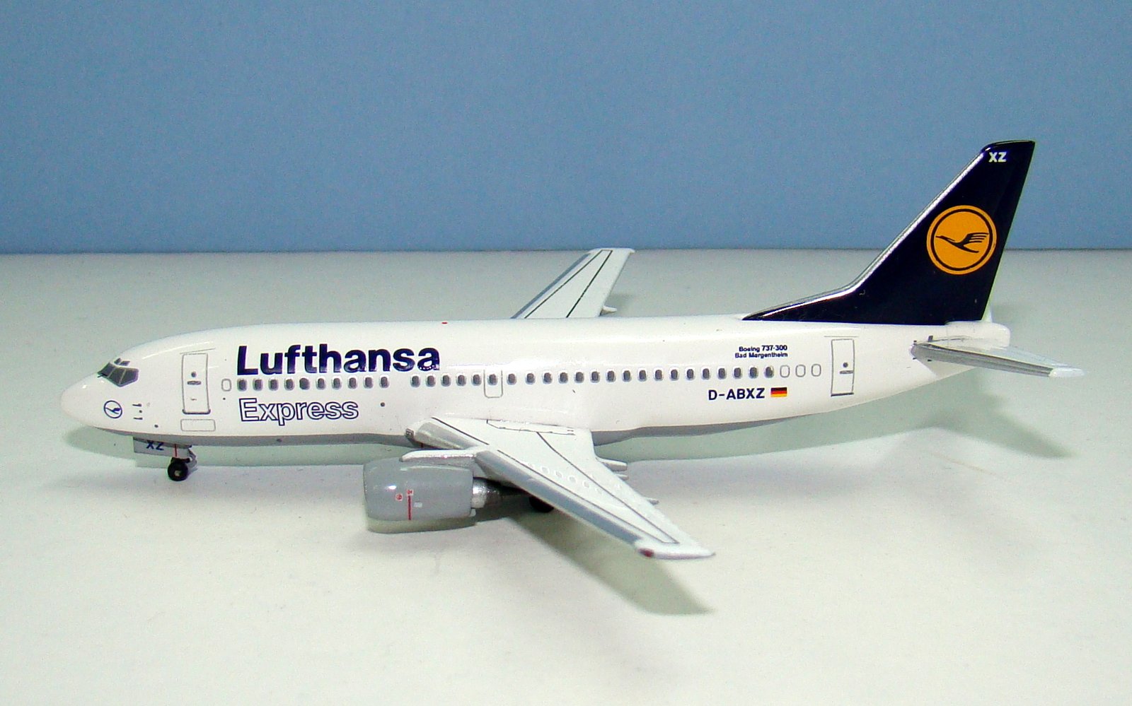 Lufthansa Express Boeing 737-330 D-ABXZ Aeroclassics 1:400 Scale Model Airliner