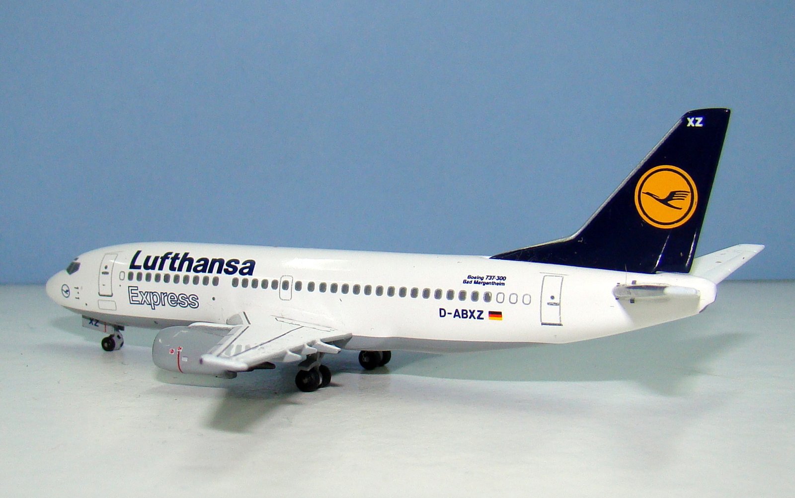 Lufthansa Express Boeing 737-330 D-ABXZ Aeroclassics 1:400 Scale Model Airliner