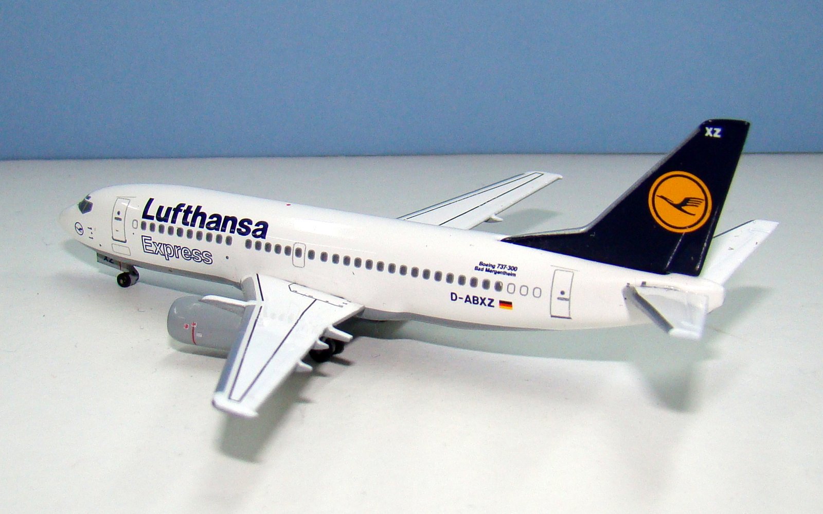 Lufthansa Express Boeing 737-330 D-ABXZ Aeroclassics 1:400 Scale Model Airliner