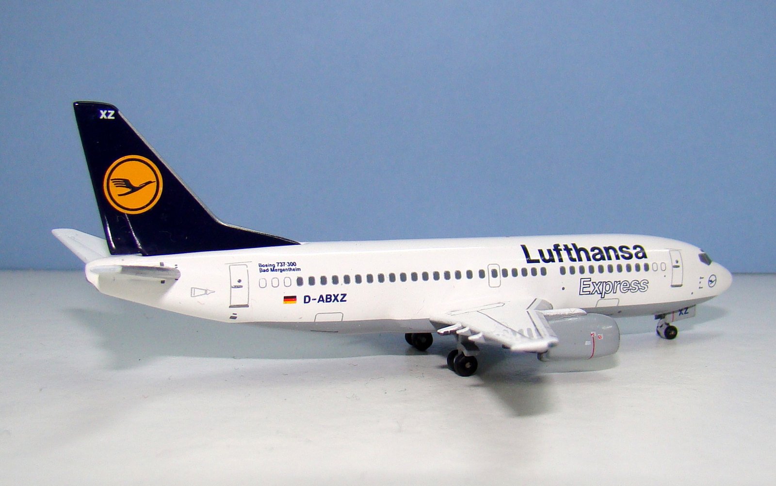 Lufthansa Express Boeing 737-330 D-ABXZ Aeroclassics 1:400 Scale Model Airliner