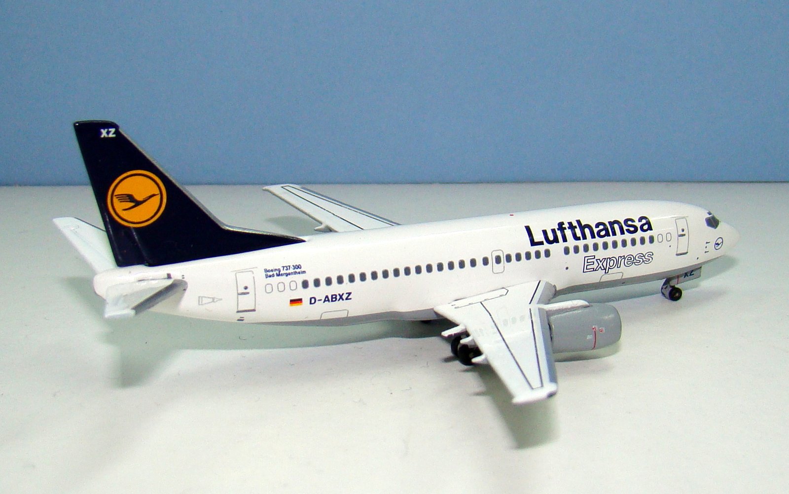 Lufthansa Express Boeing 737-330 D-ABXZ Aeroclassics 1:400 Scale Model Airliner