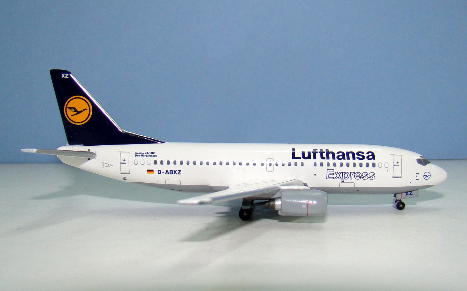 Lufthansa Express Boeing 737-330 D-ABXZ Aeroclassics 1:400 Scale Model Airliner
