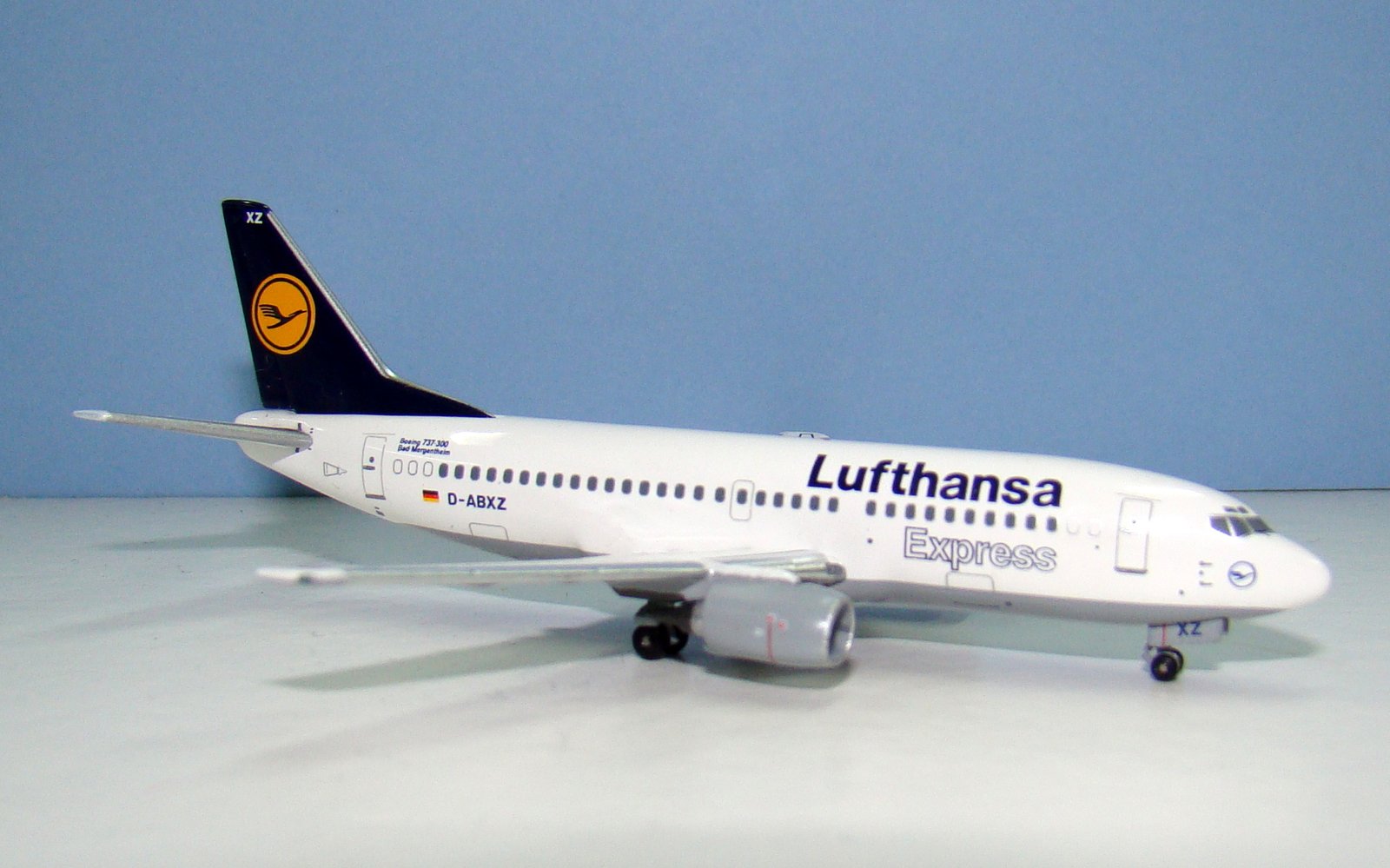 Lufthansa Express Boeing 737-330 D-ABXZ Aeroclassics 1:400 Scale Model Airliner