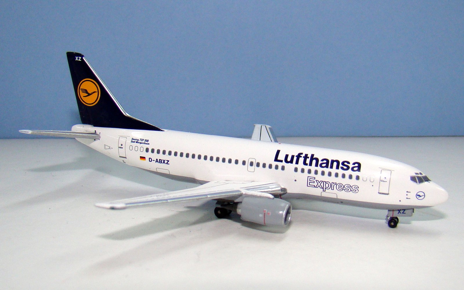 Lufthansa Express Boeing 737-330 D-ABXZ Aeroclassics 1:400 Scale Model Airliner