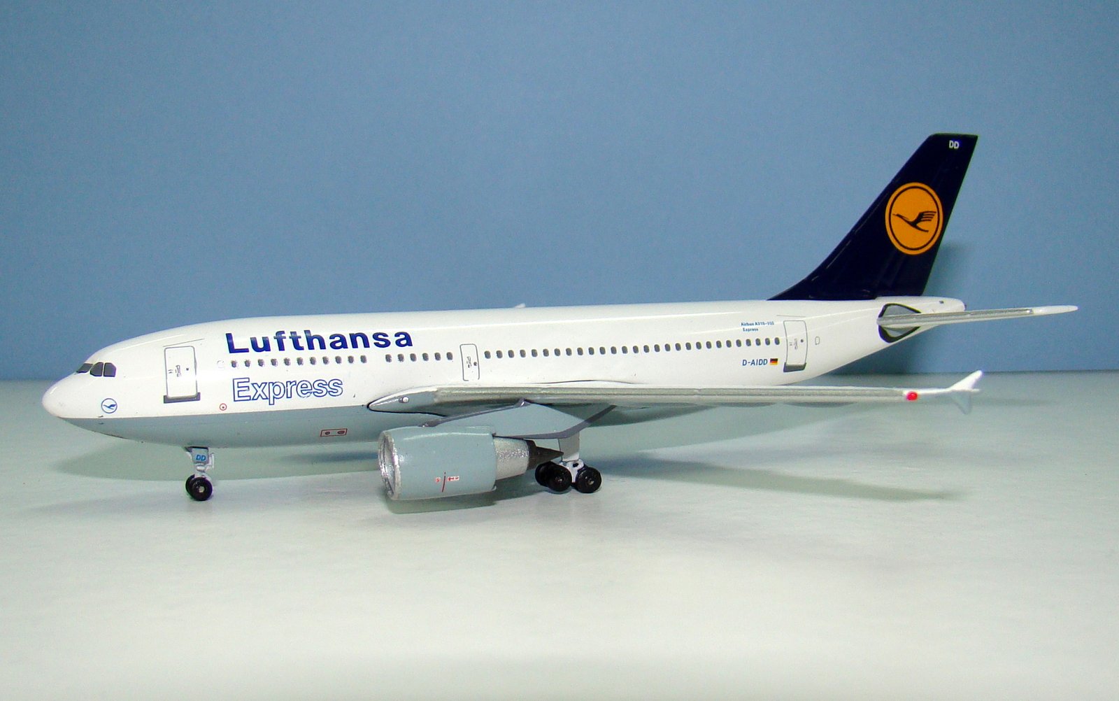 Lufthansa Express Airbus A310-300 D-AIDD Aeroclassics 1:400 Scale Model Airliner
