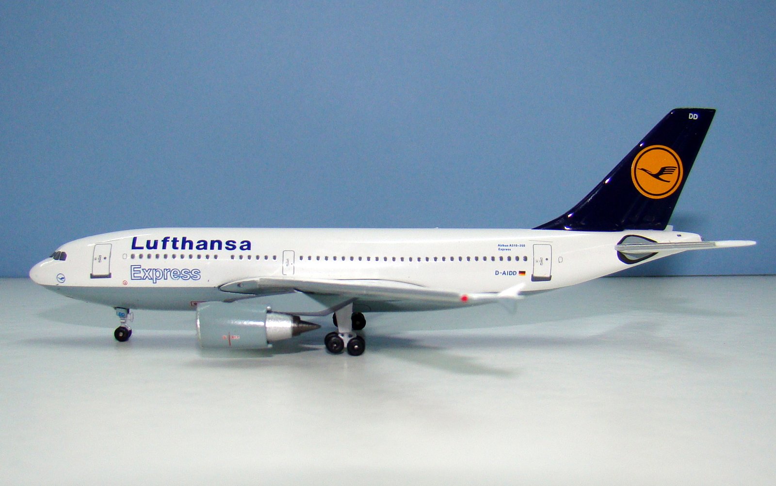 Lufthansa Express Airbus A310-300 D-AIDD Aeroclassics 1:400 Scale Model Airliner