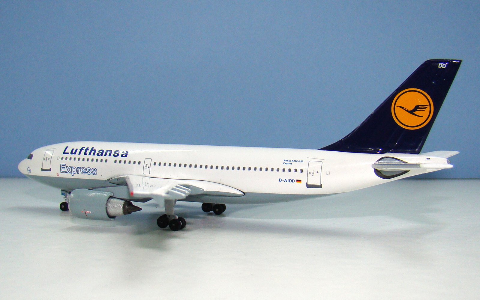 Lufthansa Express Airbus A310-300 D-AIDD Aeroclassics 1:400 Scale Model Airliner