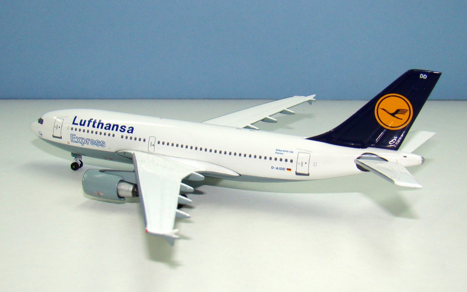 Lufthansa Express Airbus A310-300 D-AIDD Aeroclassics 1:400 Scale Model Airliner