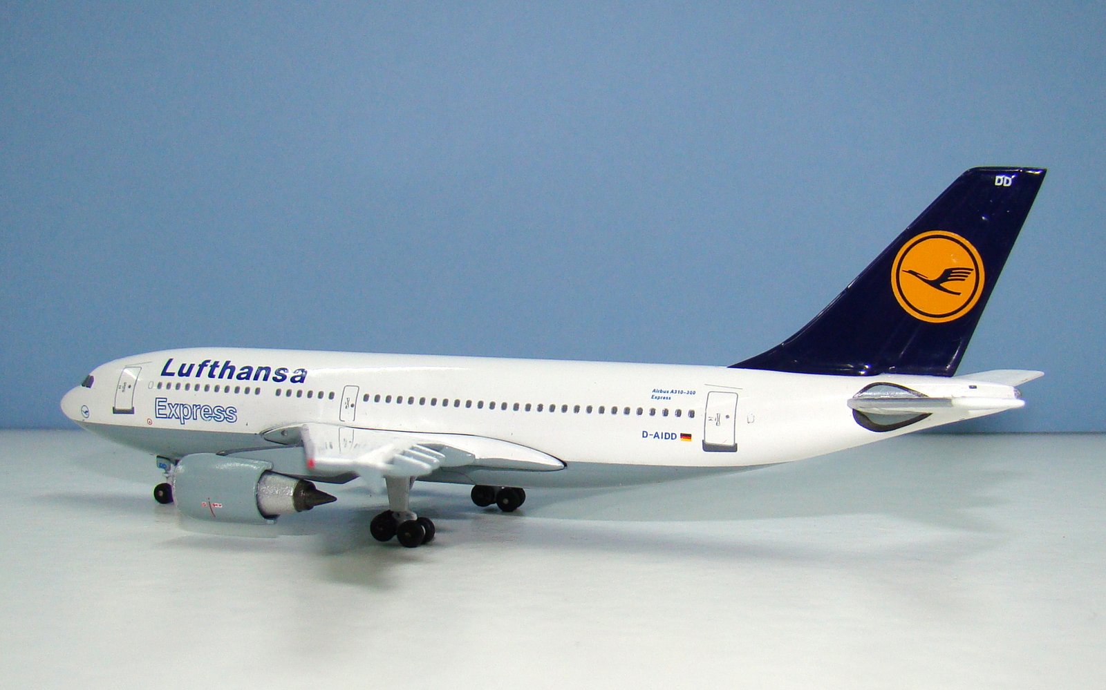 Lufthansa Express Airbus A310-300 D-AIDD Aeroclassics 1:400 Scale Model Airliner
