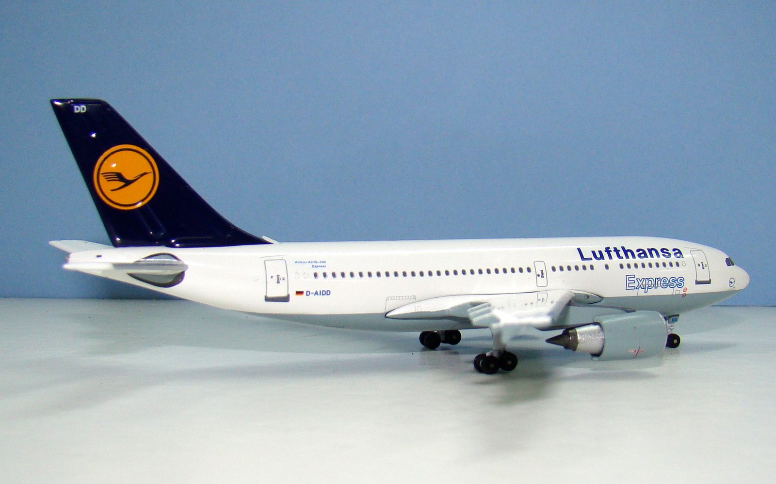 Lufthansa Express Airbus A310-300 D-AIDD Aeroclassics 1:400 Scale Model Airliner