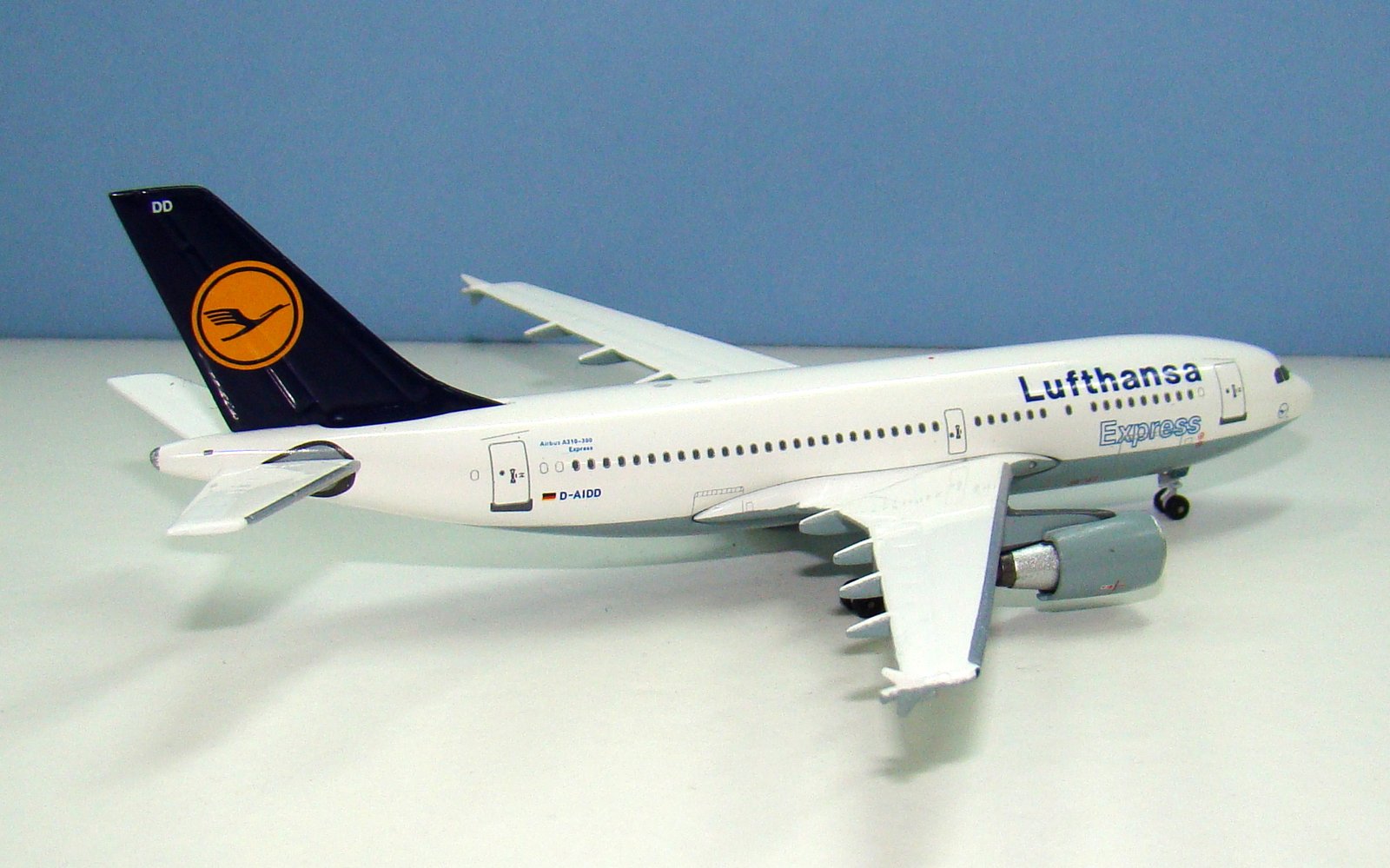 Lufthansa Express Airbus A310-300 D-AIDD Aeroclassics 1:400 Scale Model Airliner