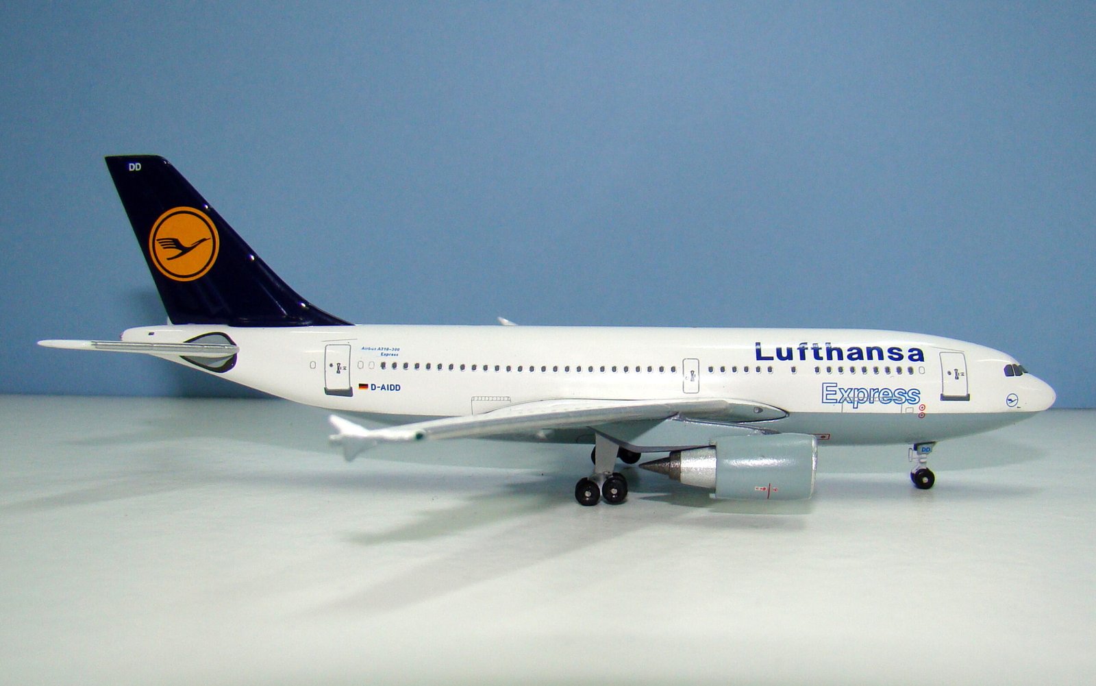 Lufthansa Express Airbus A310-300 D-AIDD Aeroclassics 1:400 Scale Model Airliner