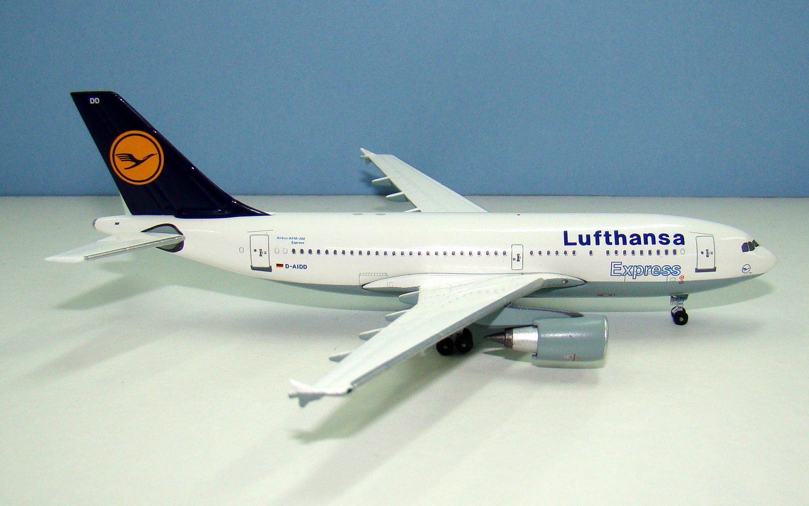 Lufthansa Express Airbus A310-300 D-AIDD Aeroclassics 1:400 Scale Model Airliner