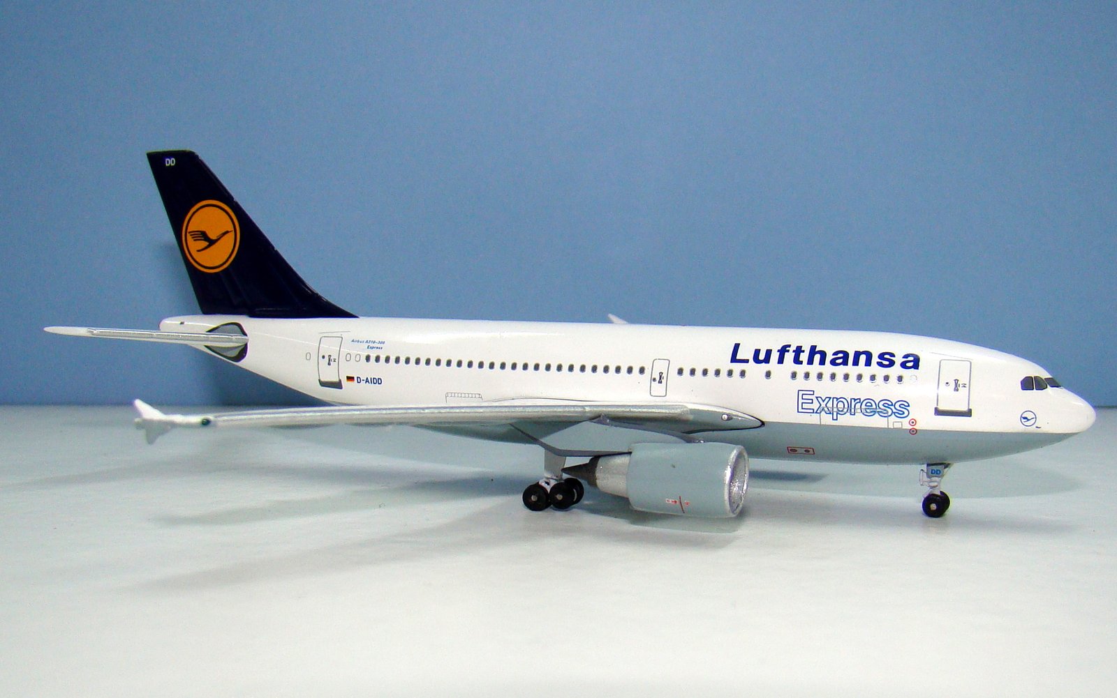 Lufthansa Express Airbus A310-300 D-AIDD Aeroclassics 1:400 Scale Model Airliner