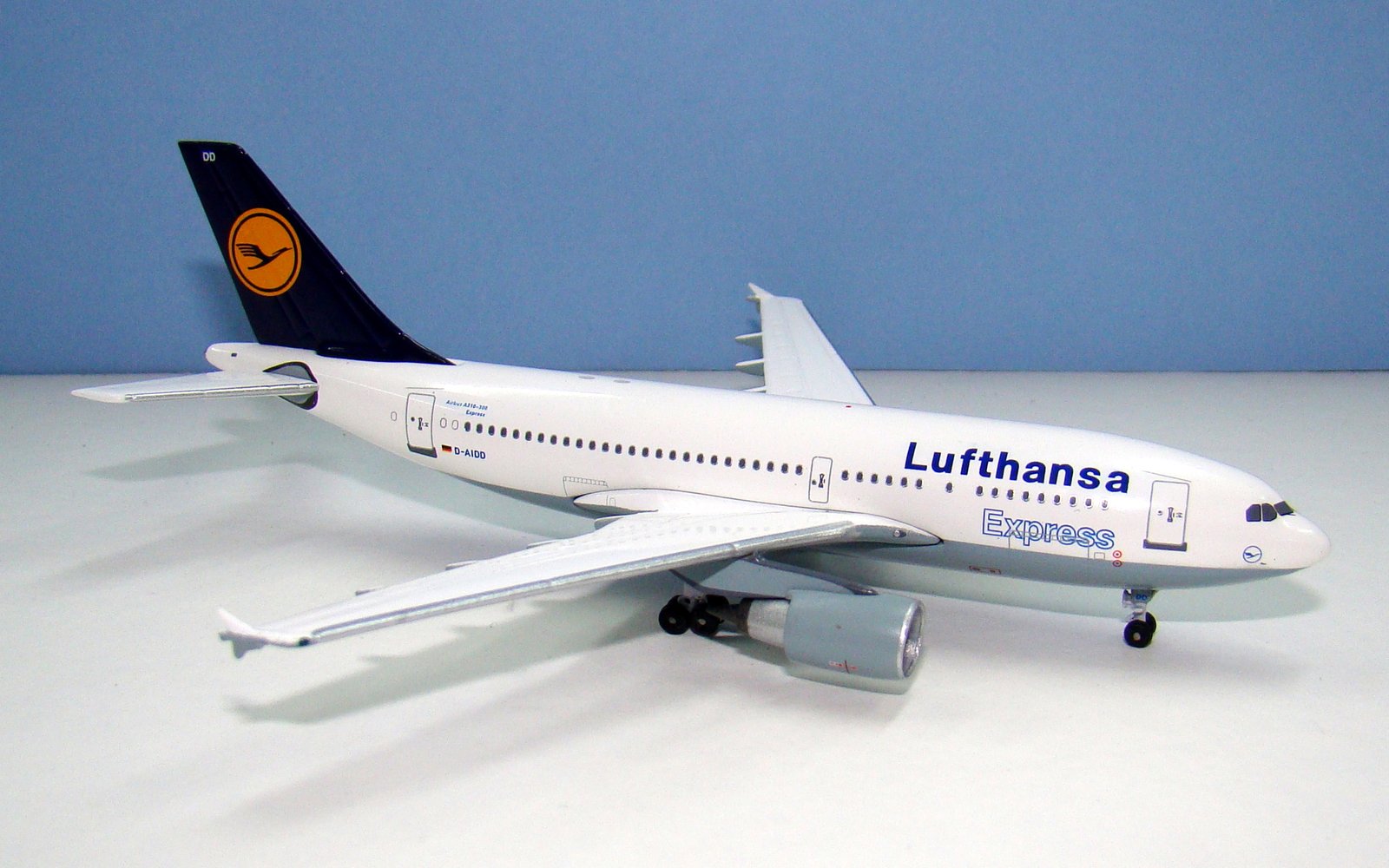 Lufthansa Express Airbus A310-300 D-AIDD Aeroclassics 1:400 Scale Model Airliner