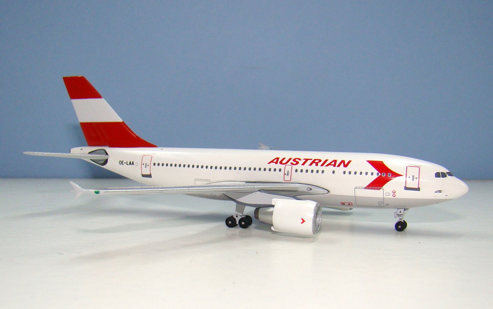 Austrian Airlines Airbus A310-324ET OE-LAA Aeroclassics 1:400 Scale Model Airliner