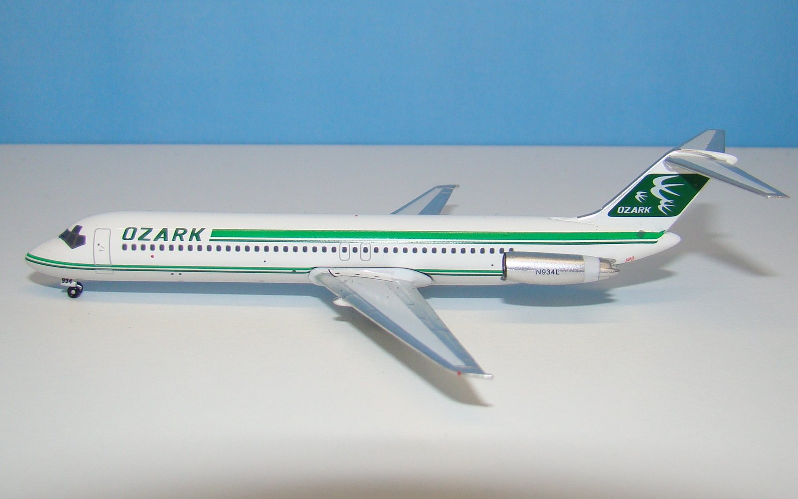 Ozark Air Lines Douglas DC-9-41 N934L Aeroclassics 1:400 Scale Model Airliner