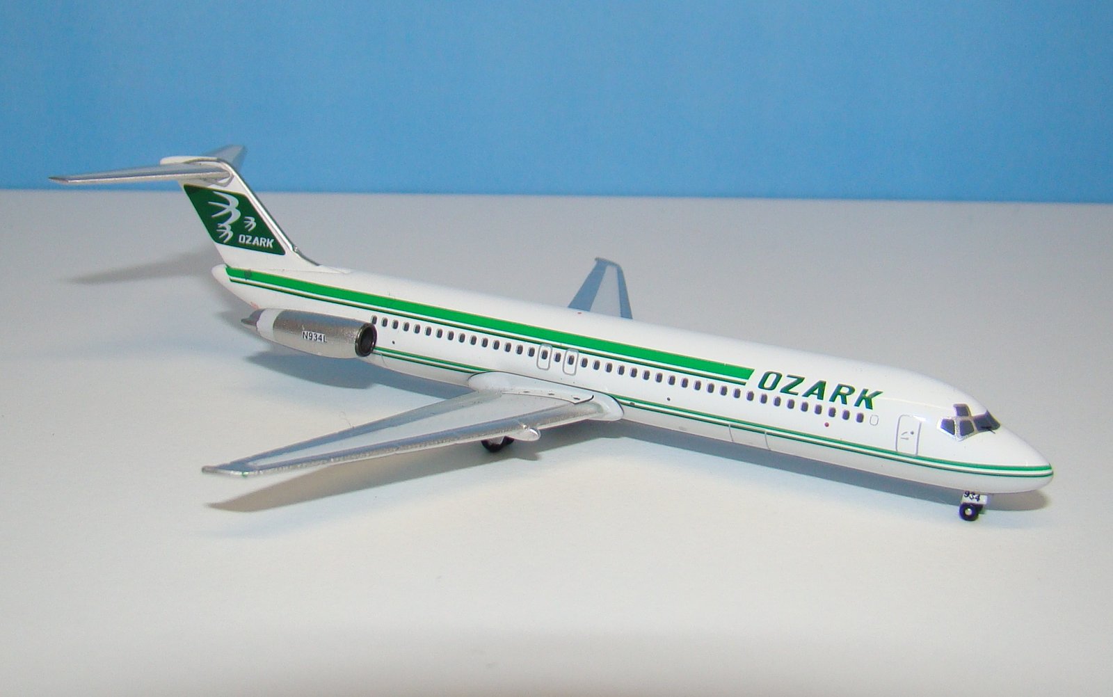 Ozark Air Lines Douglas DC-9-41 N934L Aeroclassics 1:400 Scale Model Airliner