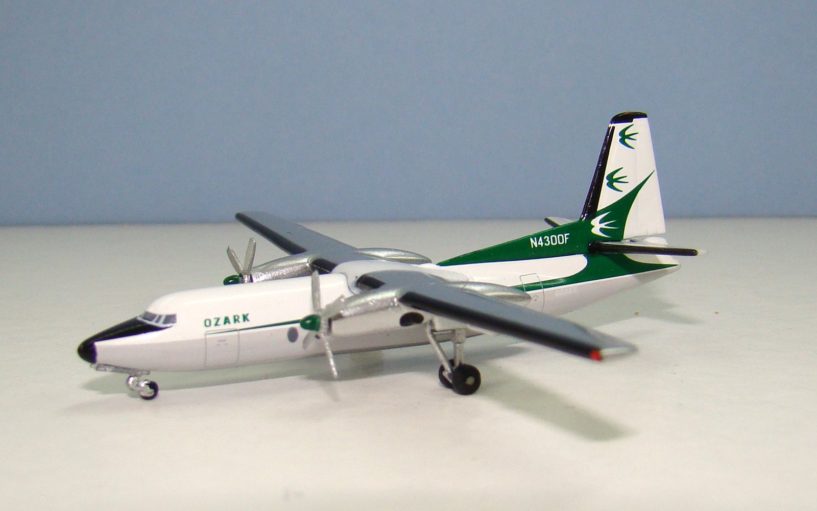 Ozark Air Lines Fairchild F-27 N4300F Aeroclassics 1:400 Scale Model Airliner