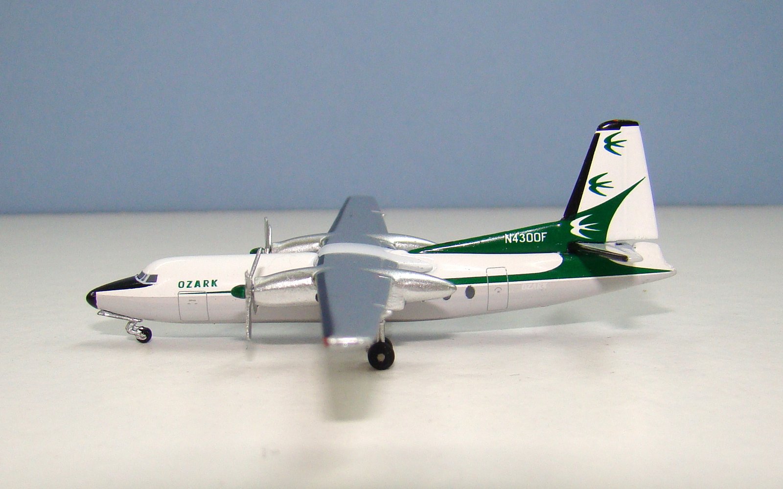Ozark Air Lines Fairchild F-27 N4300F Aeroclassics 1:400 Scale Model Airliner