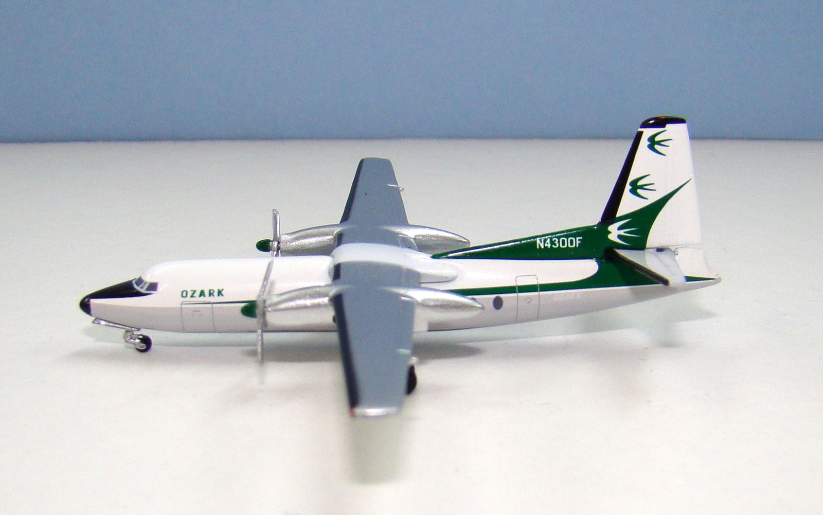 Ozark Air Lines Fairchild F-27 N4300F Aeroclassics 1:400 Scale Model Airliner