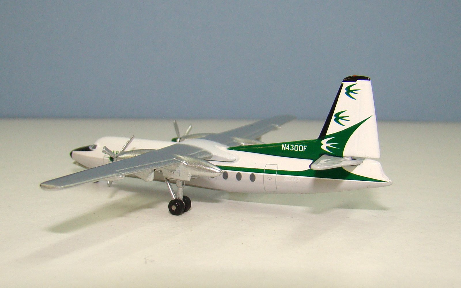 Ozark Air Lines Fairchild F-27 N4300F Aeroclassics 1:400 Scale Model Airliner