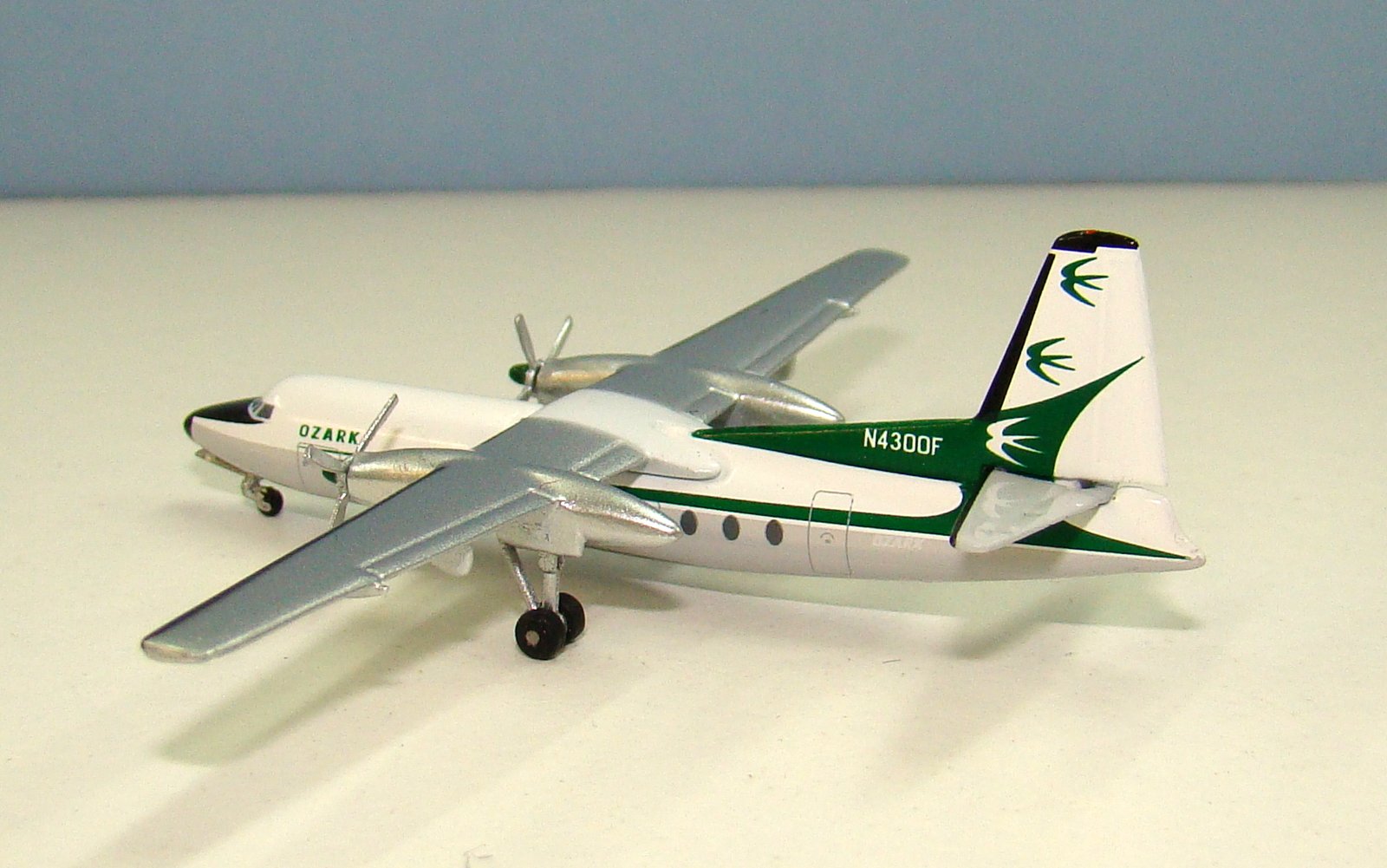 Ozark Air Lines Fairchild F-27 N4300F Aeroclassics 1:400 Scale Model Airliner