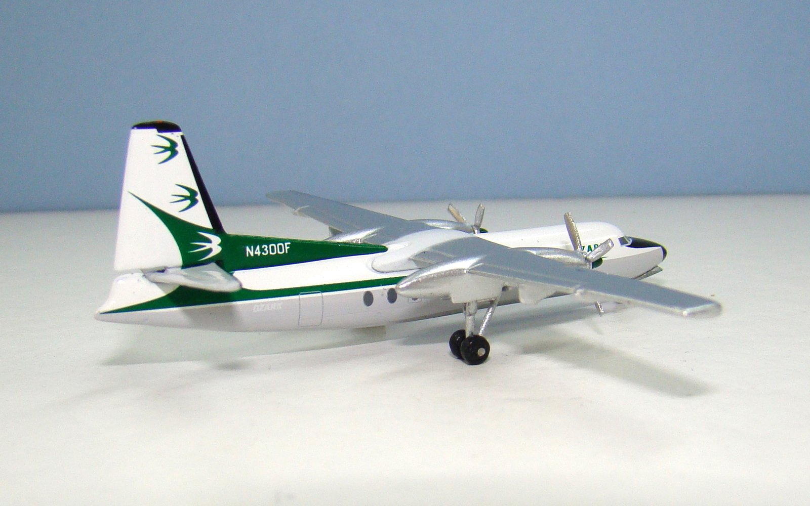Ozark Air Lines Fairchild F-27 N4300F Aeroclassics 1:400 Scale Model Airliner