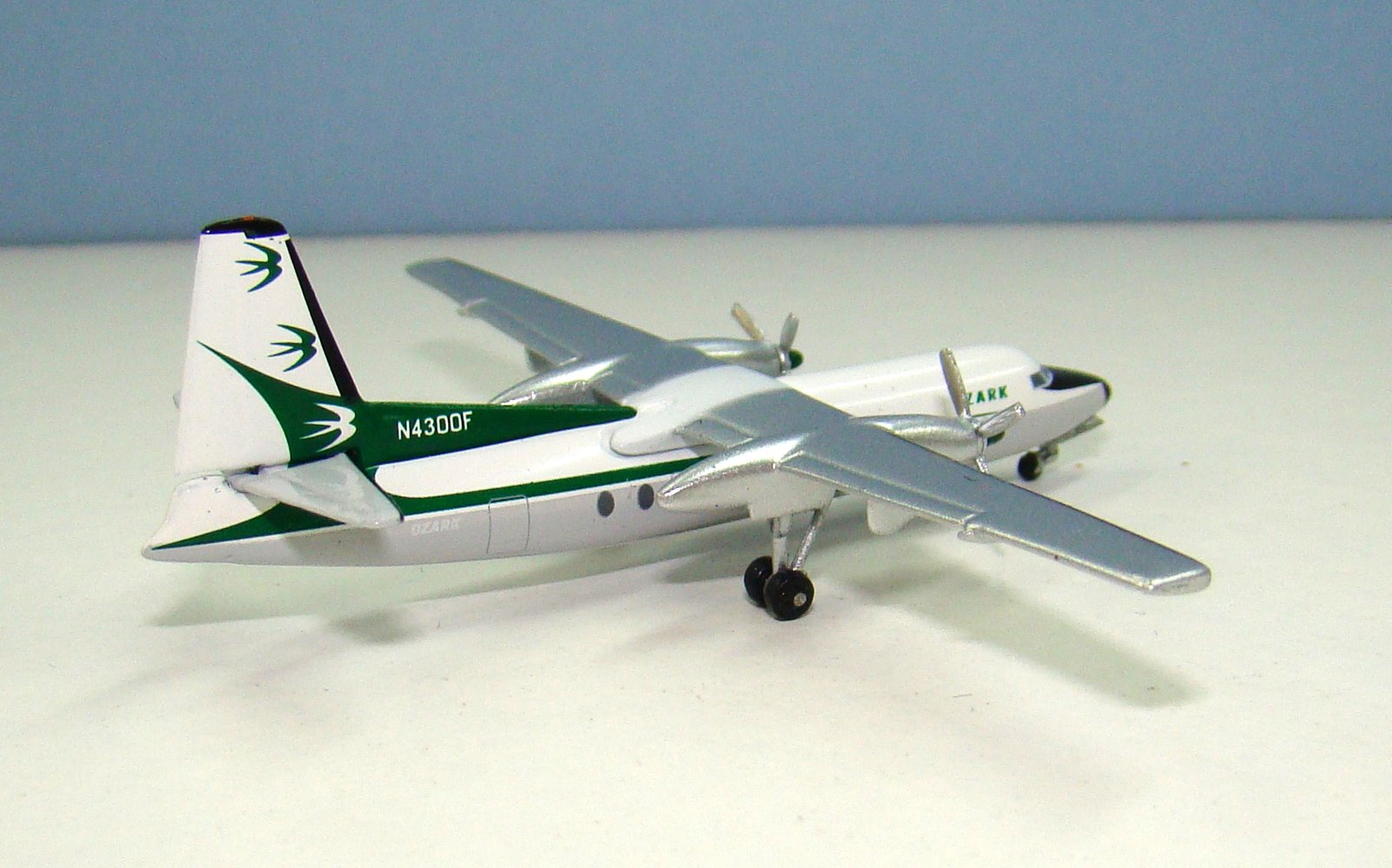 Ozark Air Lines Fairchild F-27 N4300F Aeroclassics 1:400 Scale Model Airliner