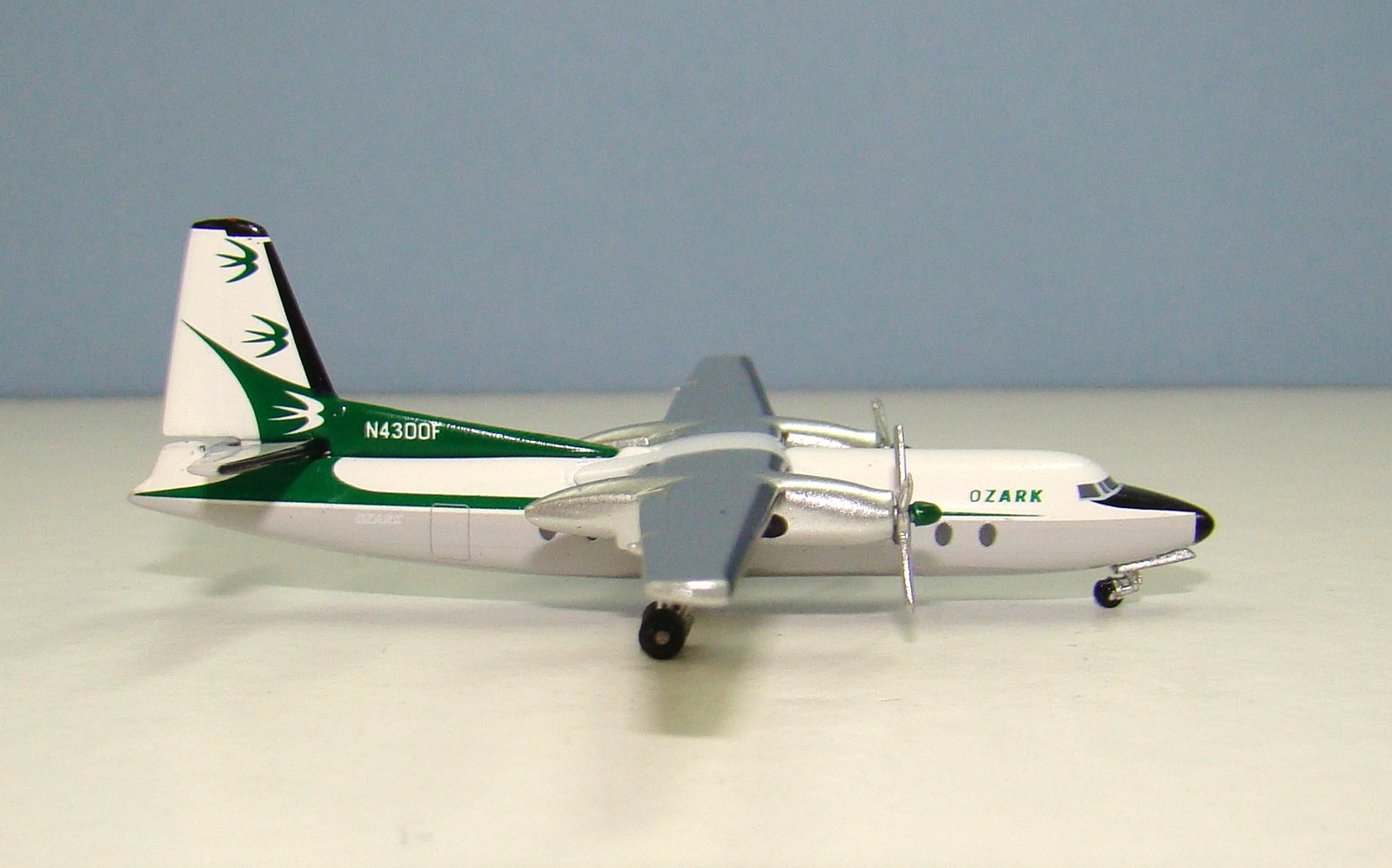 Ozark Air Lines Fairchild F-27 N4300F Aeroclassics 1:400 Scale Model Airliner