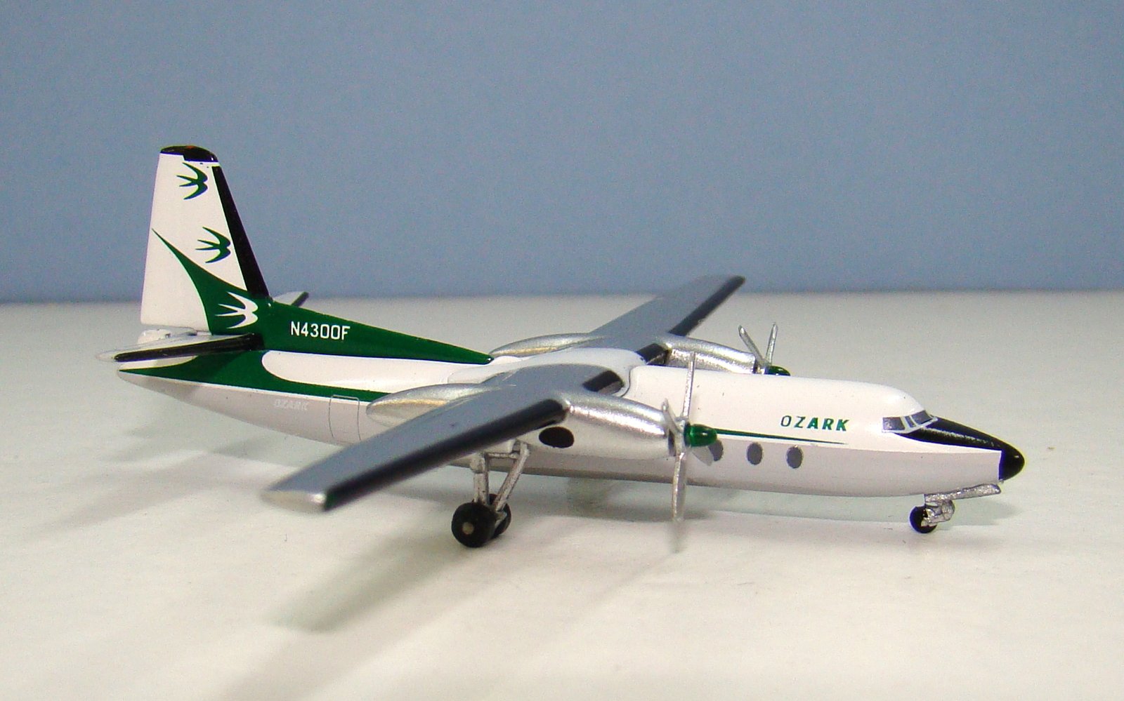 Ozark Air Lines Fairchild F-27 N4300F Aeroclassics 1:400 Scale Model Airliner
