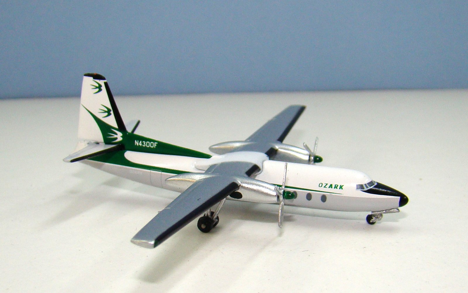 Ozark Air Lines Fairchild F-27 N4300F Aeroclassics 1:400 Scale Model Airliner