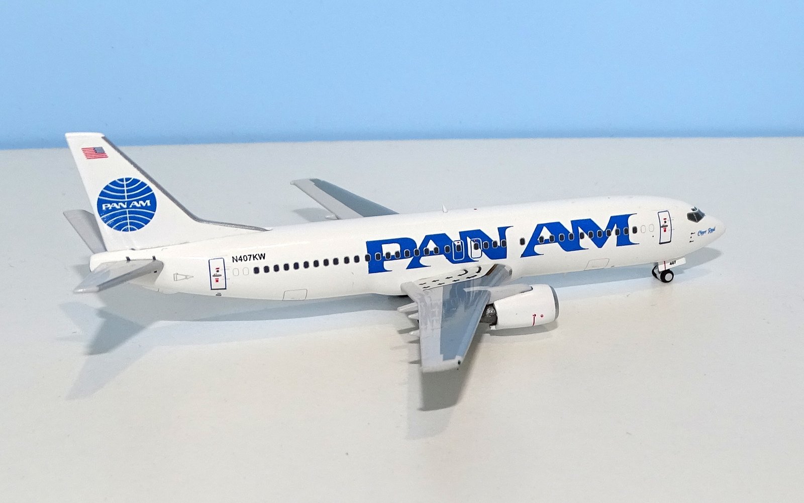 Pan Am Boeing 737-4Q8 N407KW Clipper Rapid by Panda Models 1:400 Scale