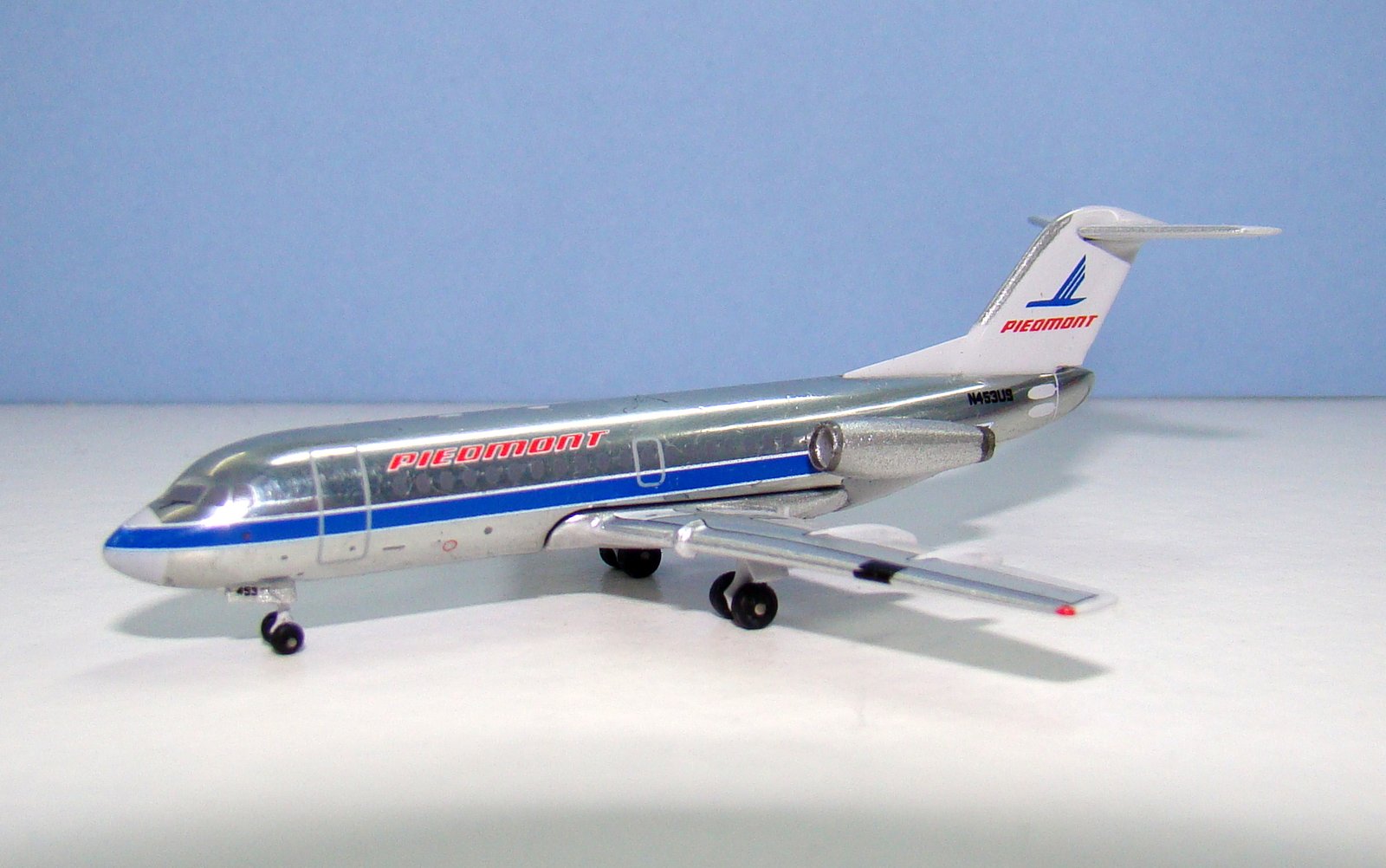 Piedmont Airlines Fokker 28-1000 N453US Aeroclassics 1:400 Scale Model Airliner