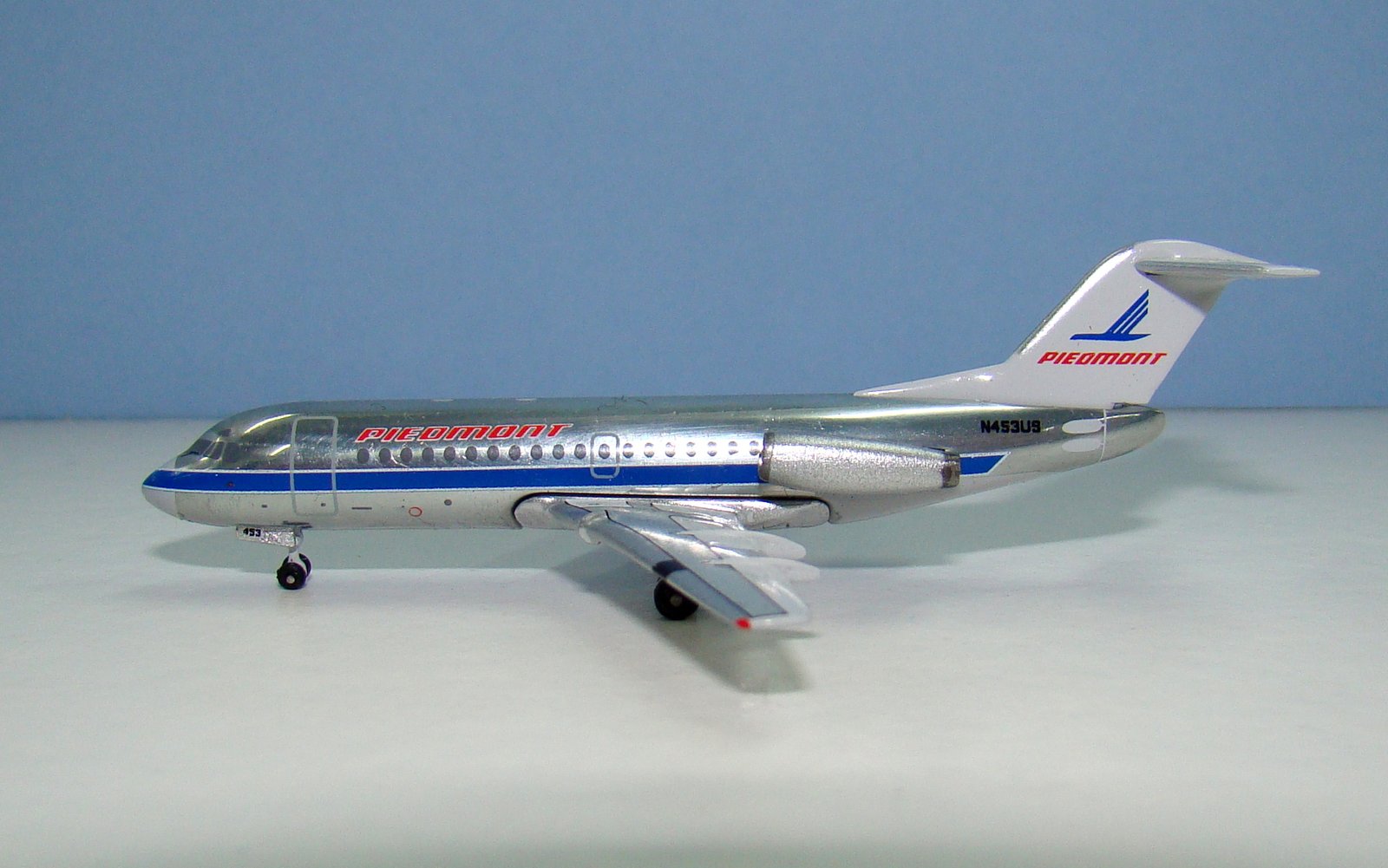 Piedmont Airlines Fokker 28-1000 N453US Aeroclassics 1:400 Scale Model Airliner