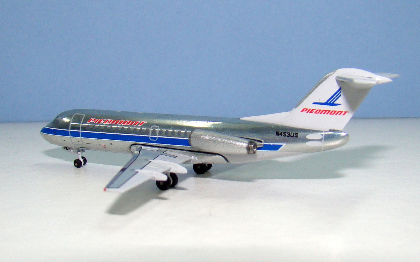 Piedmont Airlines Fokker 28-1000 N453US Aeroclassics 1:400 Scale Model Airliner