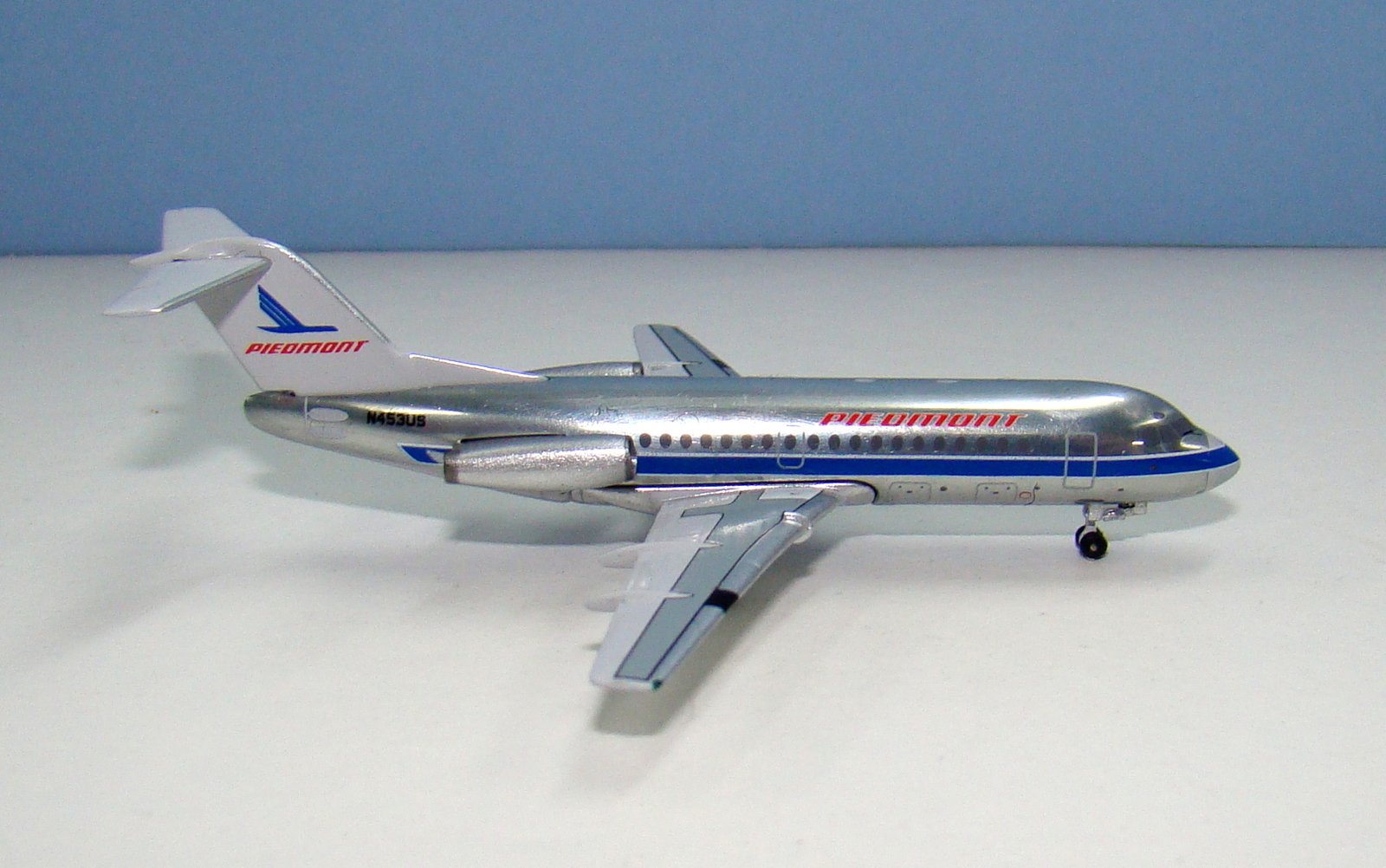 Piedmont Airlines Fokker 28-1000 N453US Aeroclassics 1:400 Scale Model Airliner