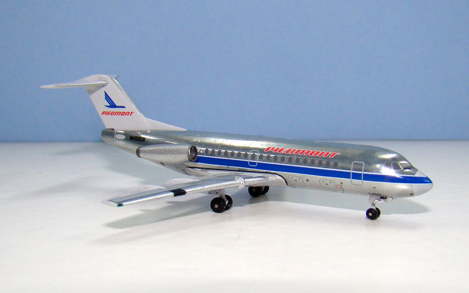 Piedmont Airlines Fokker 28-1000 N453US Aeroclassics 1:400 Scale Model Airliner
