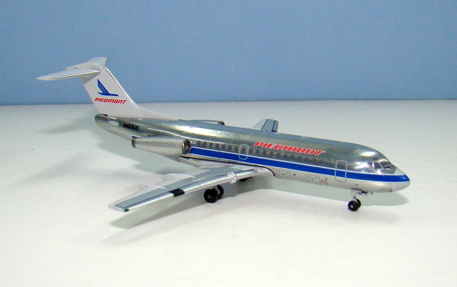 Piedmont Airlines Fokker 28-1000 N453US Aeroclassics 1:400 Scale Model Airliner