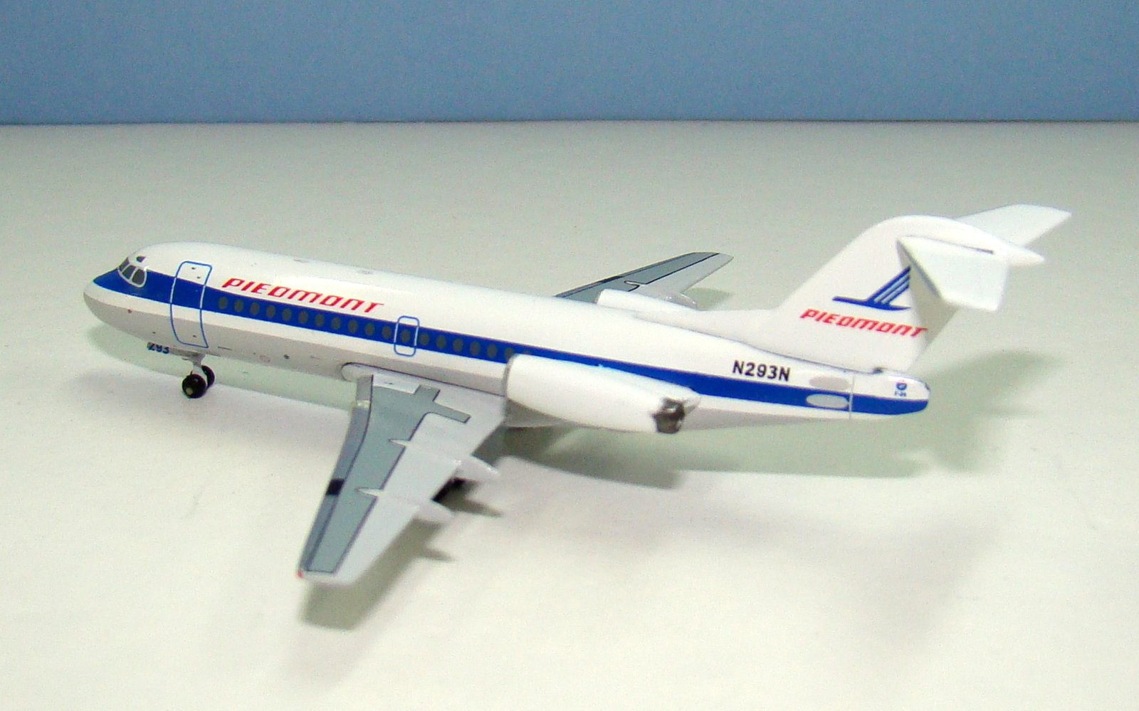 Piedmont Airlines Fokker 28-1000 N293N Aeroclassics 1:400 Scale Model Airliner