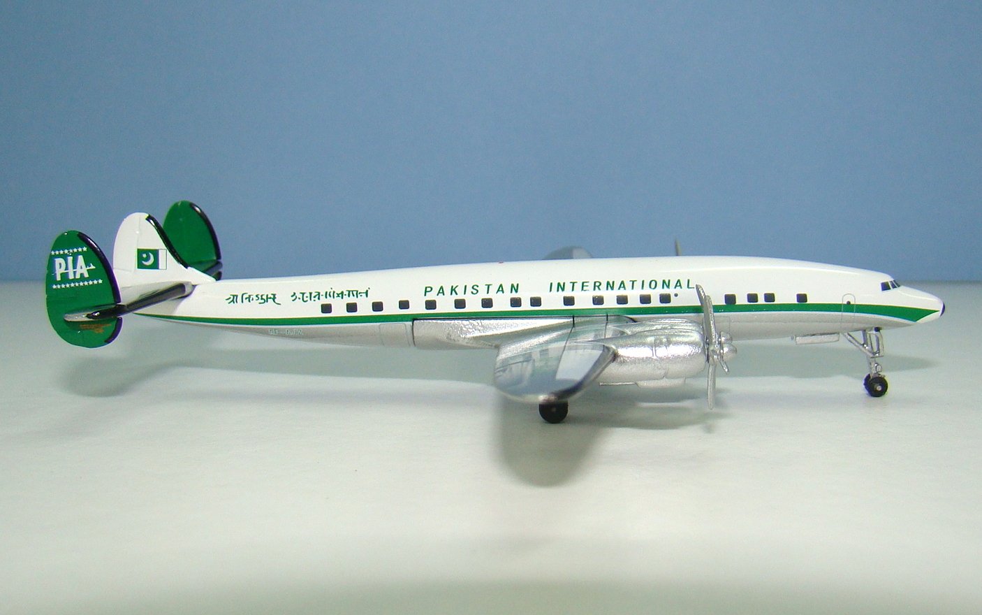 PIA Lockheed L-1049H Super Constellation AP-AJZ Aeroclassics 1:400 Scale Model Airliner
