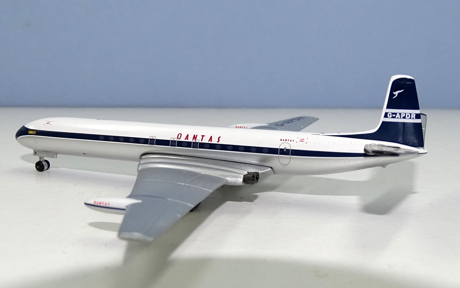 Qantas de Havilland Comet IV G-APDR 1:400 Scale Aeroclassics Model
