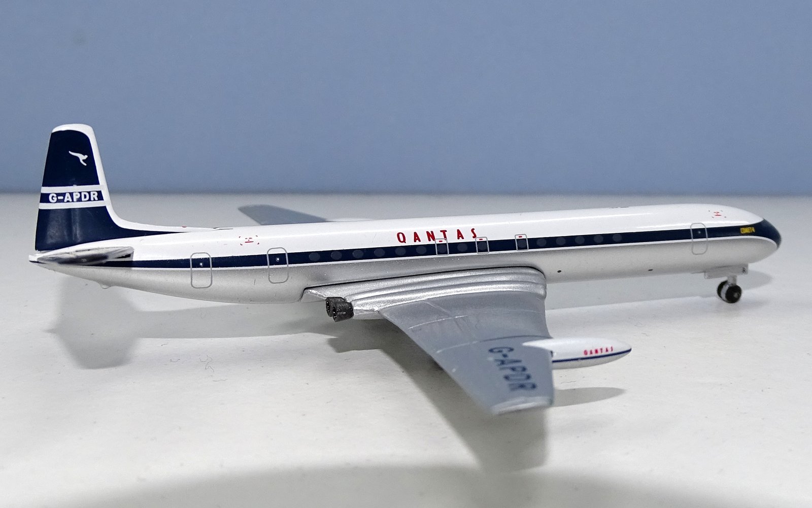Qantas de Havilland Comet IV G-APDR 1:400 Scale Aeroclassics Model