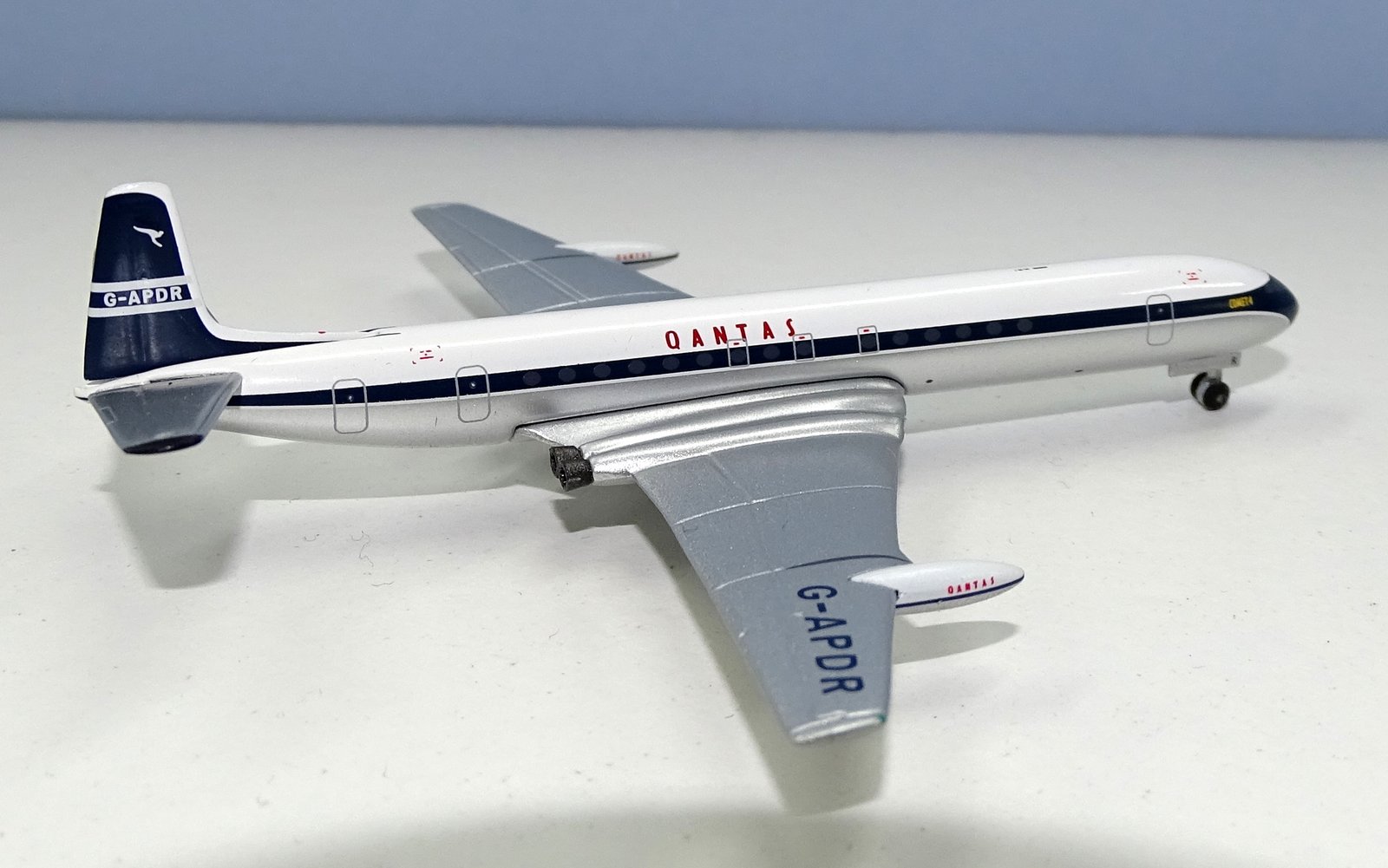 Qantas de Havilland Comet IV G-APDR 1:400 Scale Aeroclassics Model