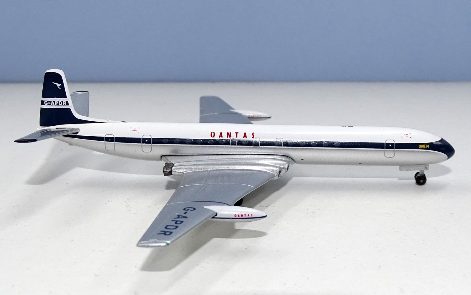 Qantas de Havilland Comet IV G-APDR 1:400 Scale Aeroclassics Model