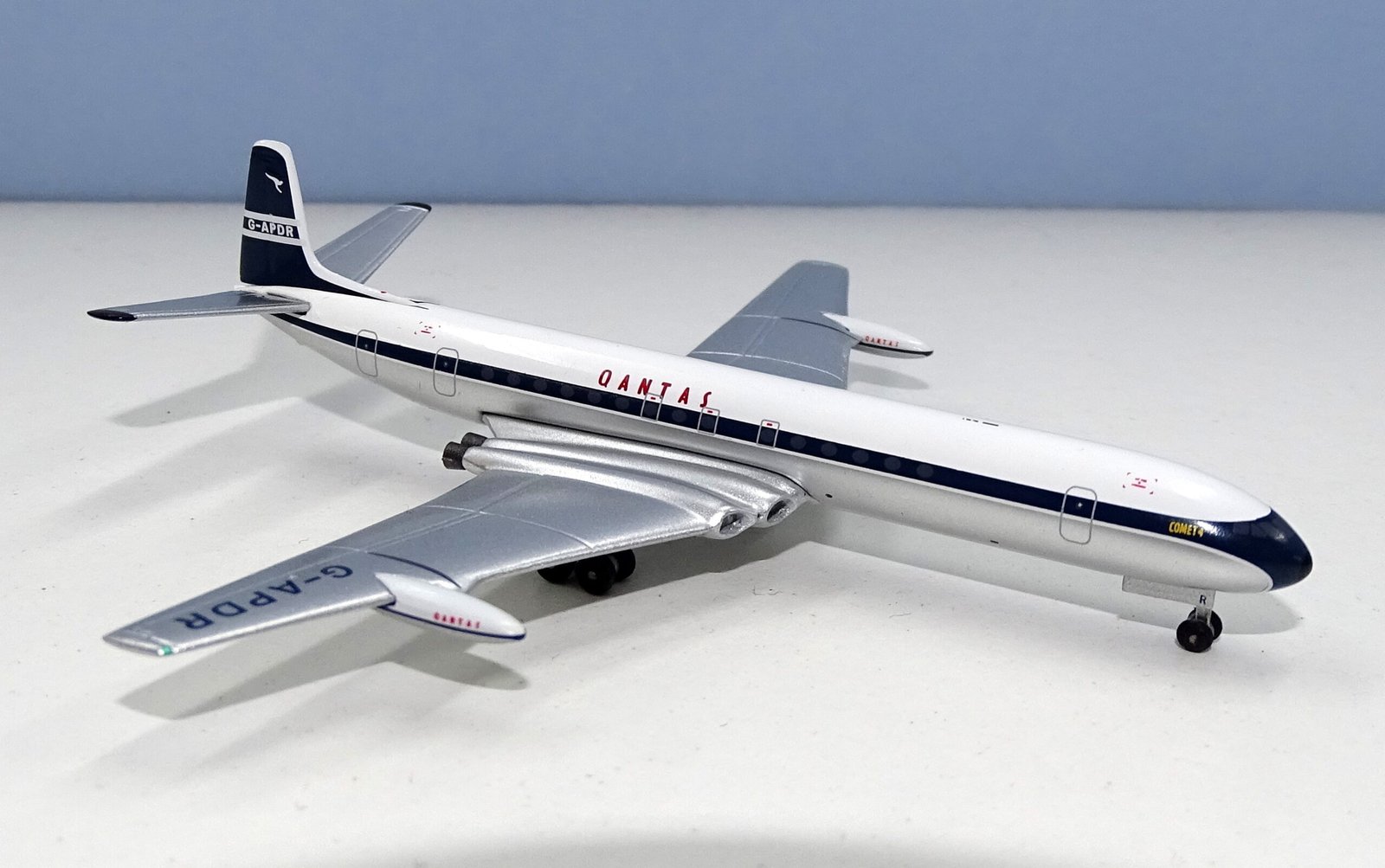 Qantas de Havilland Comet IV G-APDR 1:400 Scale Aeroclassics Model